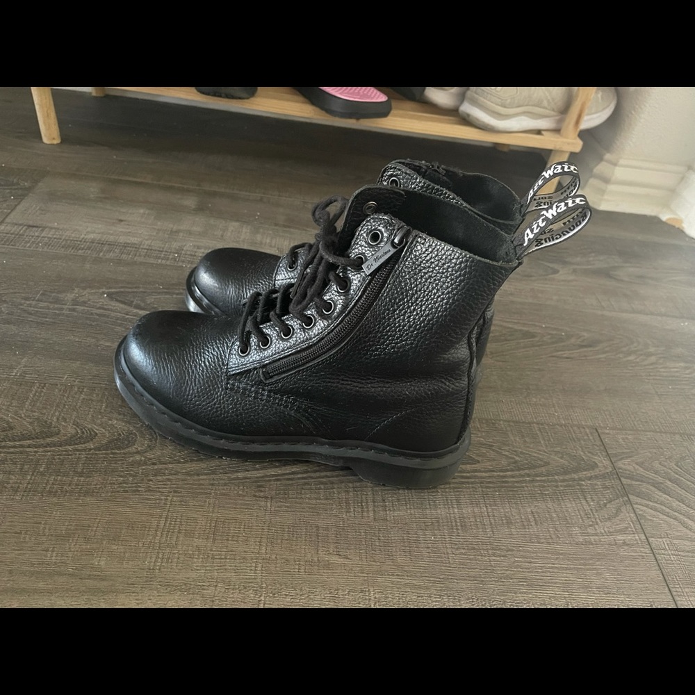 SOLD Dr. Martens